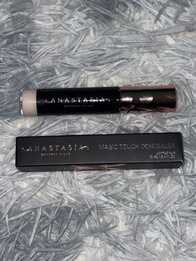 📦BNIB ABH Magic Touch Concealer